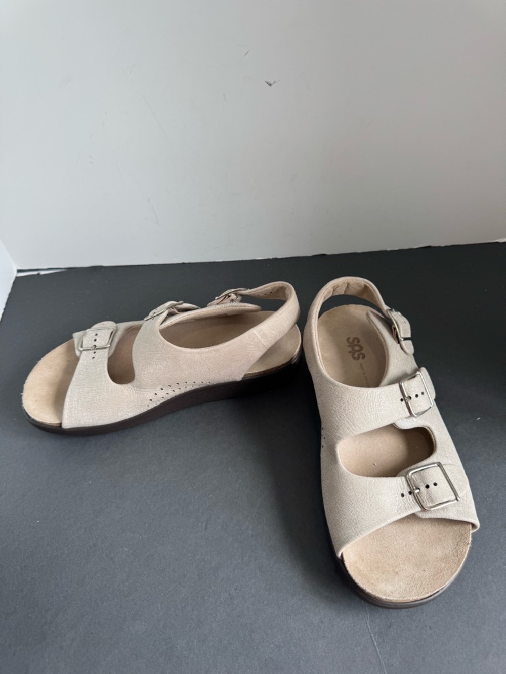 SAS Relaxed Printed Leather Buckle Strap Sandals. Size 8.5W - Picture 3 of 16